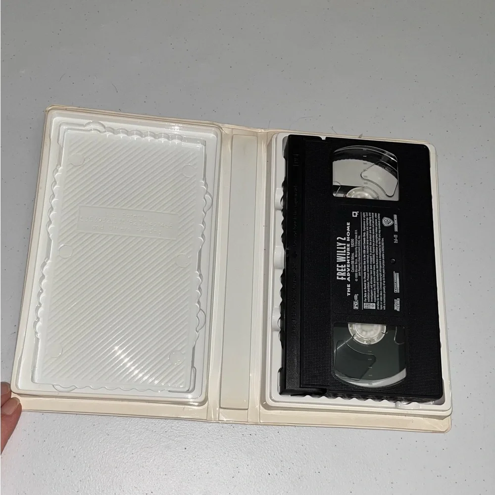 Warner Bros Free Willy 2 The Adventure Home VHS Movie
